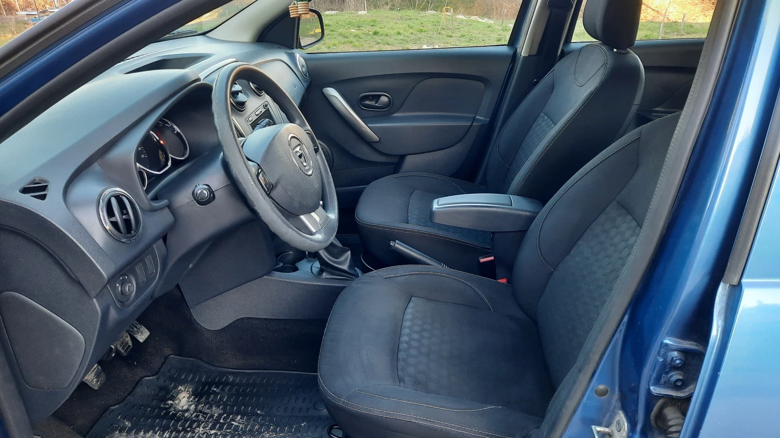 Dacia Sandero  - изображение 9