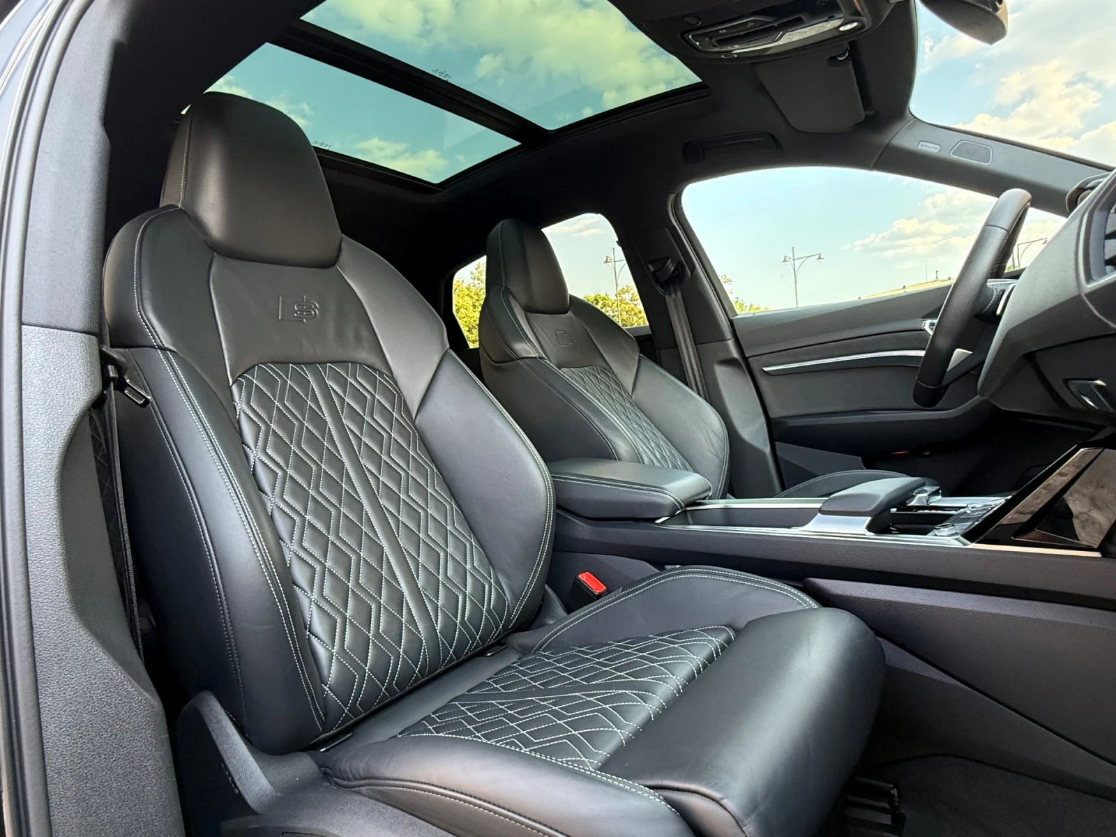 Audi E-Tron 55* S-Line* Quattro* Sportback* Head-Up* Pano - изображение 5
