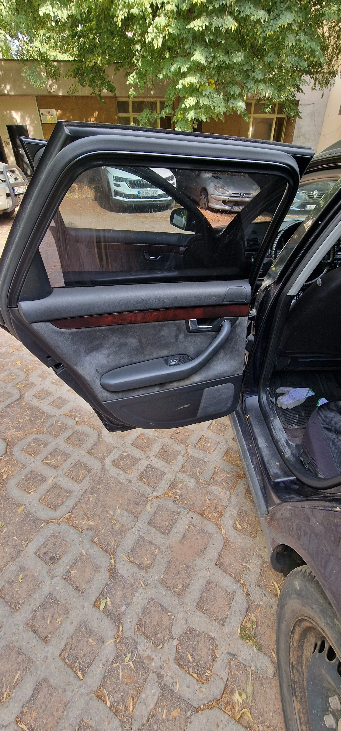 Audi A4 2.0 - изображение 6