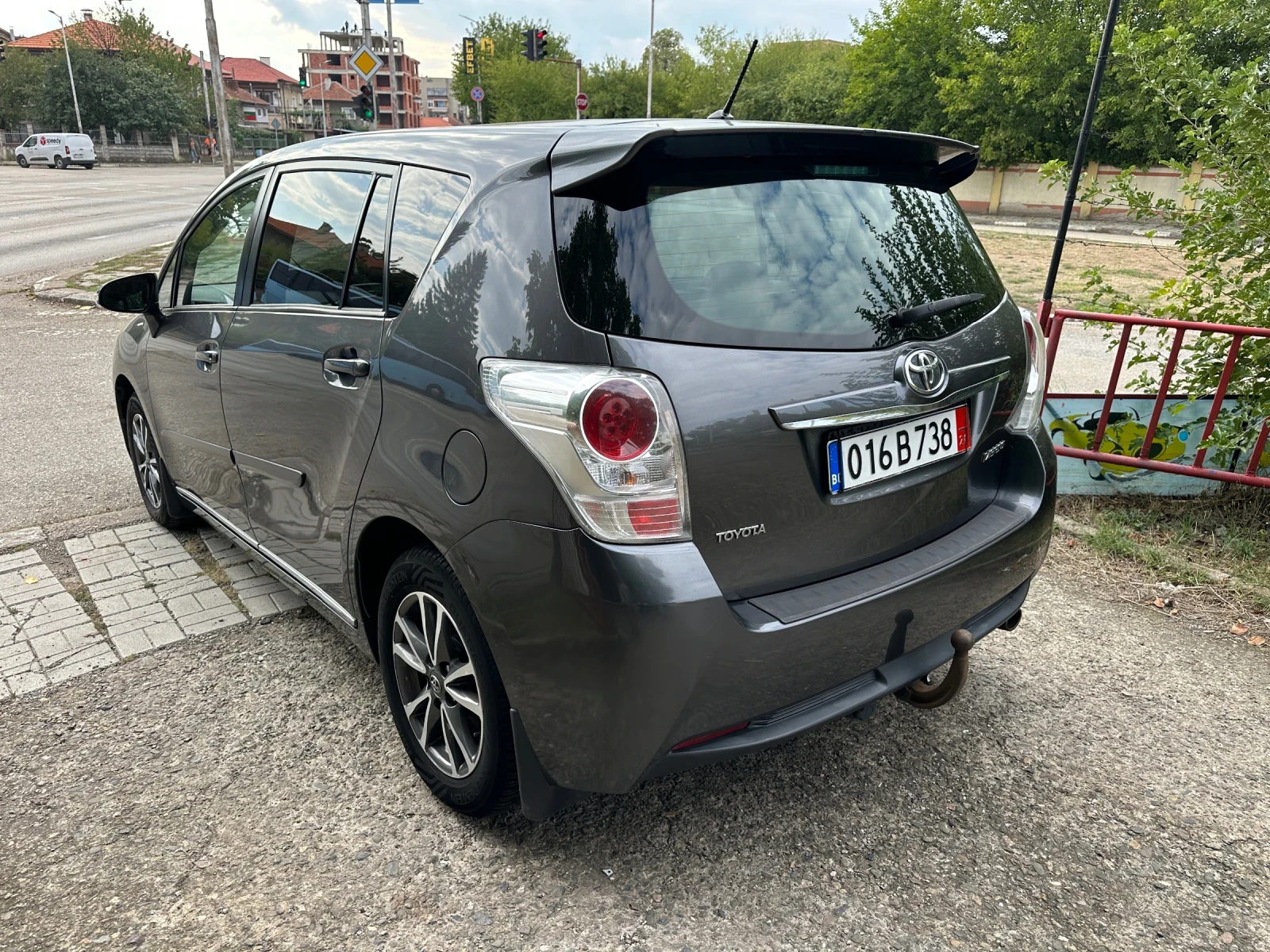 Toyota Verso 1.8-FACELIFT-1ST-OWNER-NAVI-КАМЕРА-1Г-ГАРАНЦИЯ - изображение 3