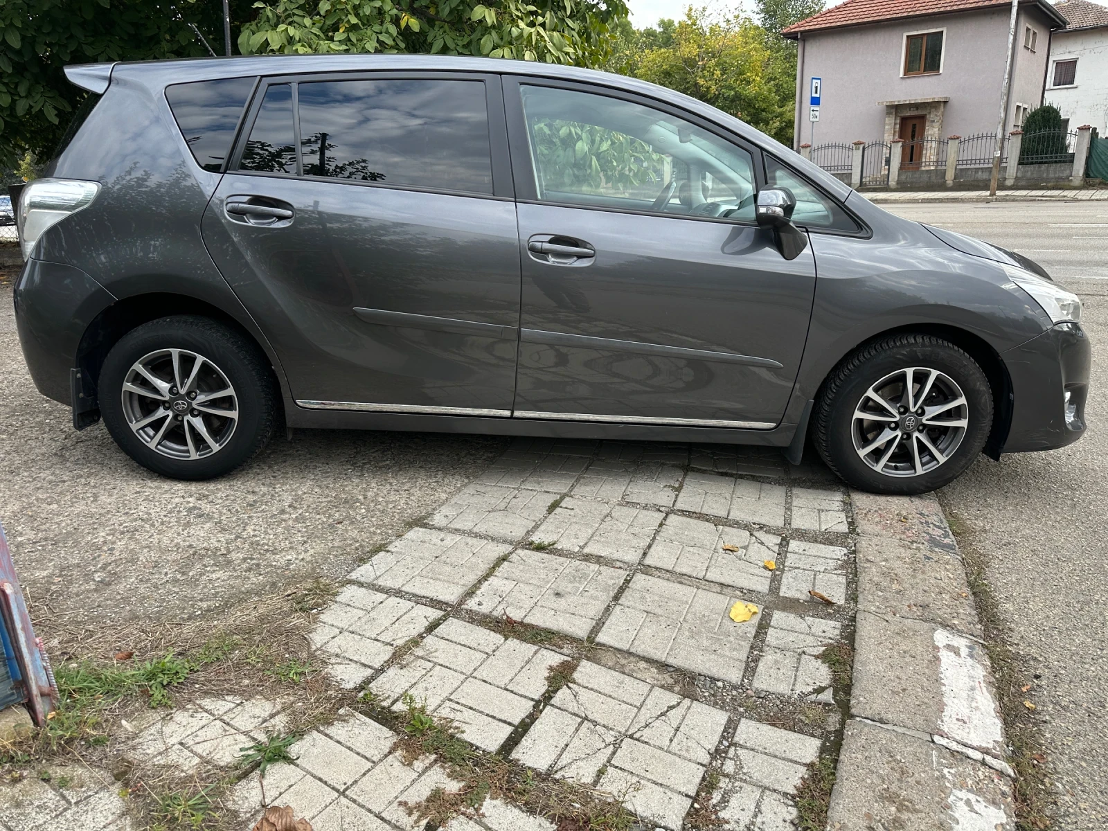 Toyota Verso 1.8-FACELIFT-1ST-OWNER-NAVI-КАМЕРА-1Г-ГАРАНЦИЯ - изображение 6