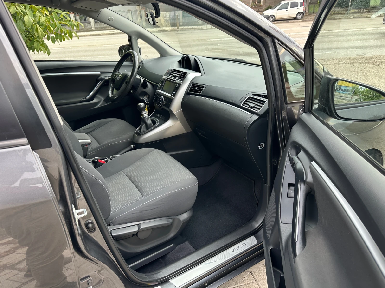 Toyota Verso 1.8-FACELIFT-1ST-OWNER-NAVI-КАМЕРА-1Г-ГАРАНЦИЯ - изображение 9