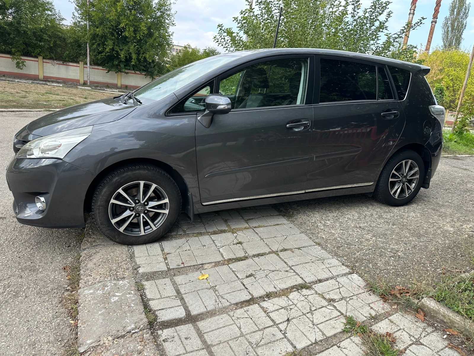Toyota Verso 1.8-FACELIFT-1ST-OWNER-NAVI-КАМЕРА-1Г-ГАРАНЦИЯ - изображение 2