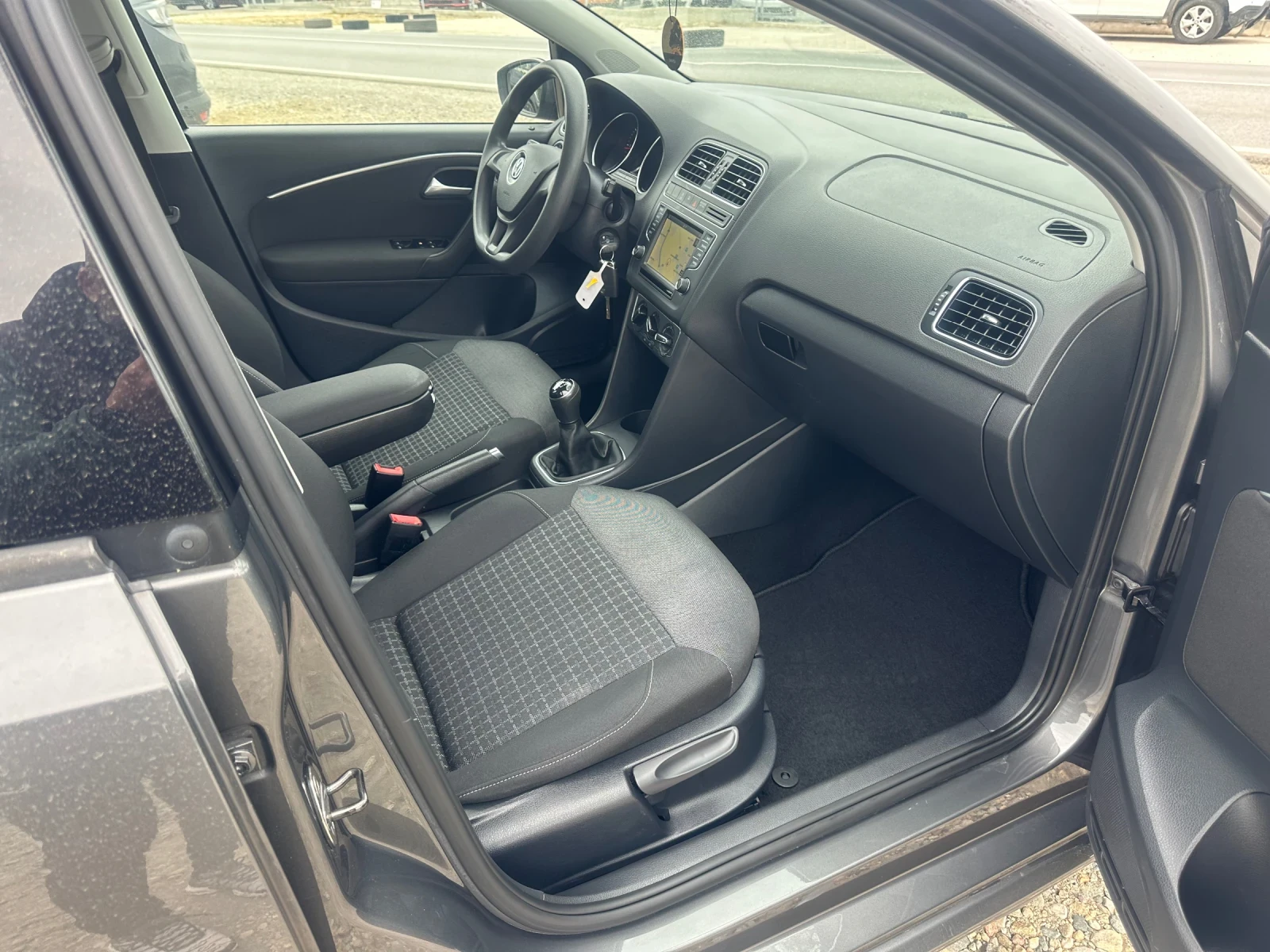 VW Polo 1.4 TDI Comfortline BlueMotion Tech, снимка 8 - Автомобили и джипове - 54237365