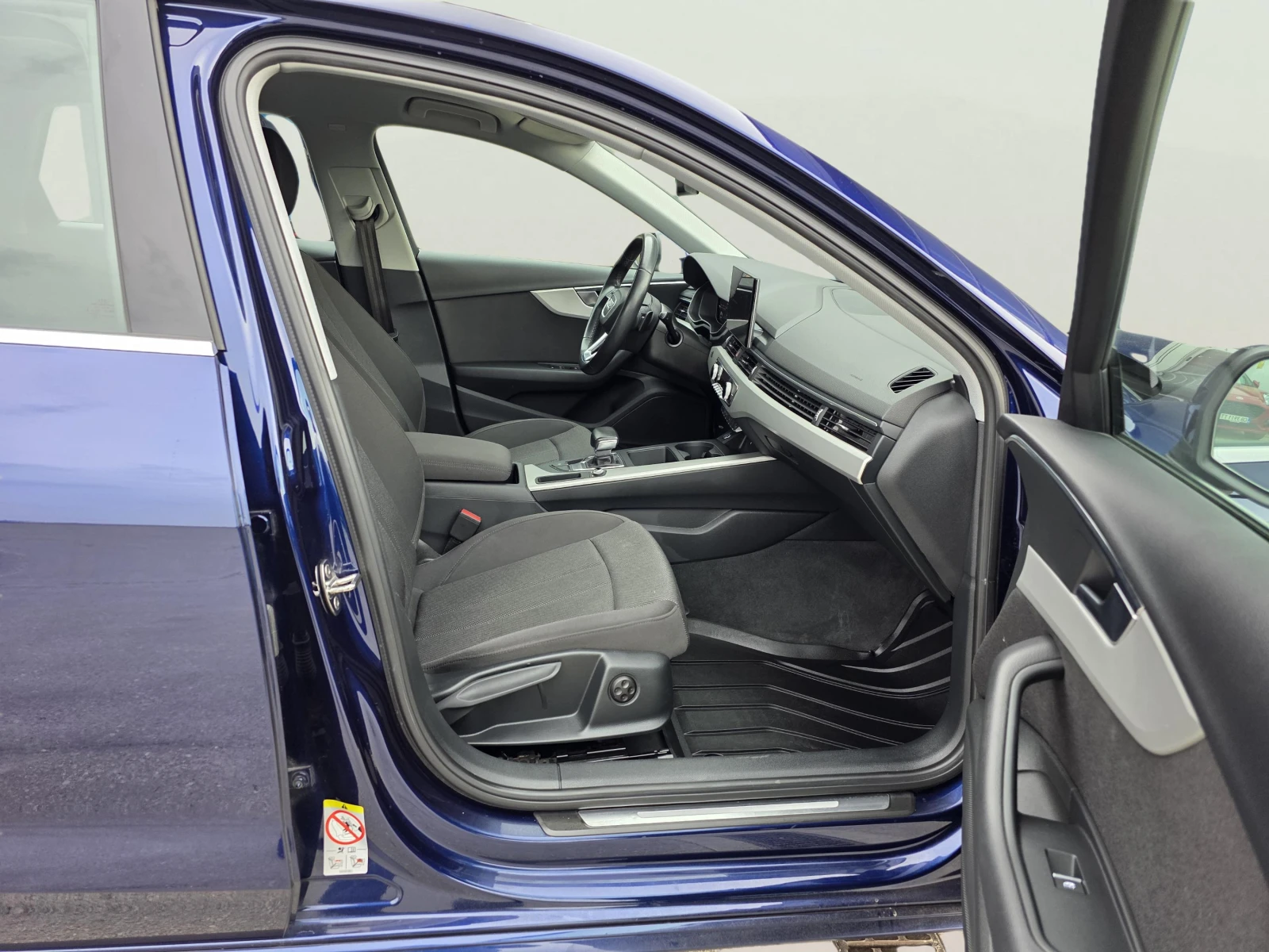 Audi A4 2.0 Diesel MildHybrid, снимка 10 - Автомобили и джипове - 54528814