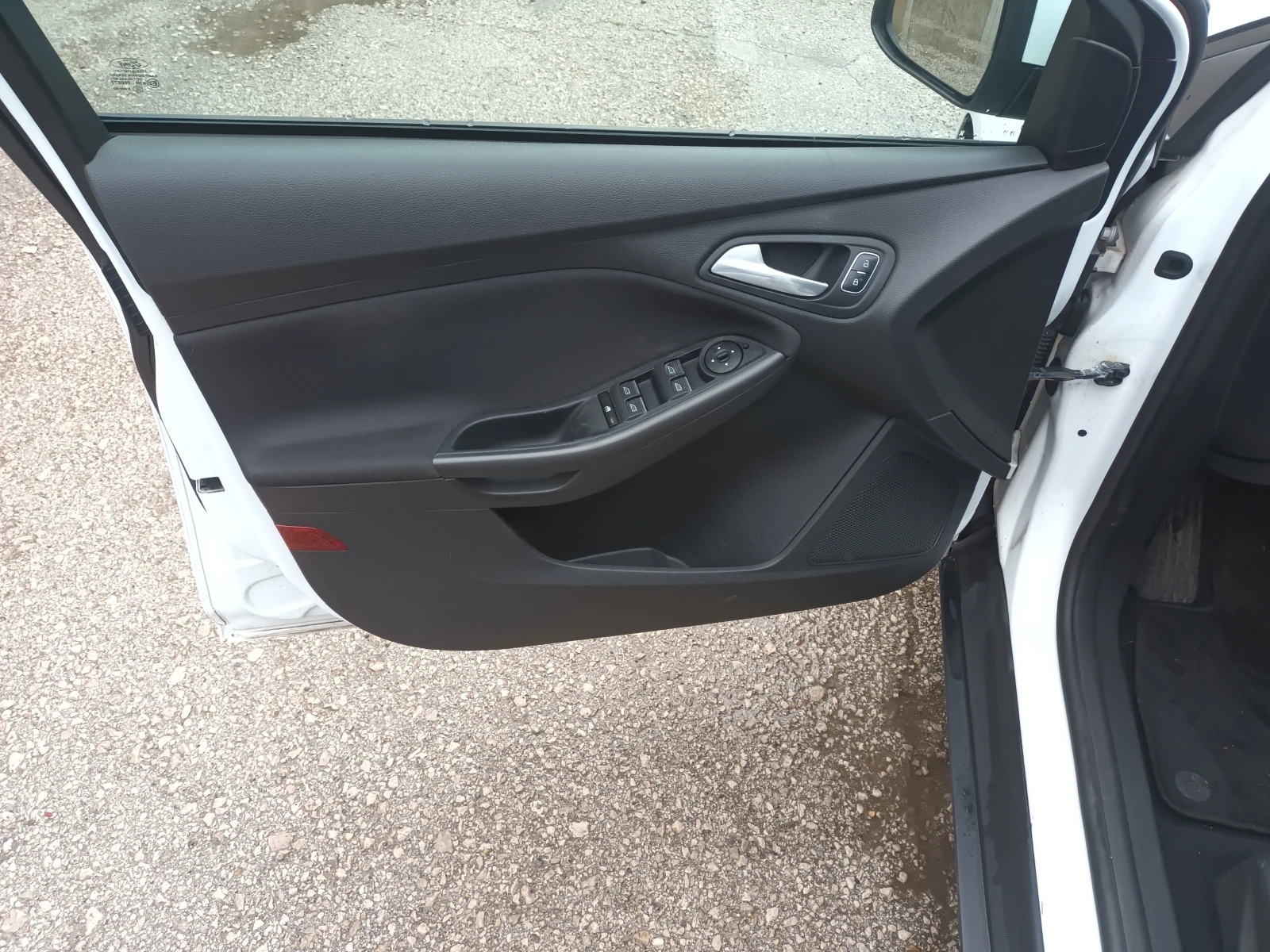 Ford Focus 1.5TDCI, снимка 9 - Автомобили и джипове - 54692161