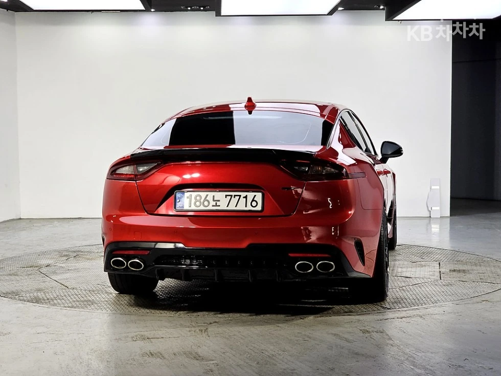 Kia Stinger 3.3L twin-turbo V6 GT, снимка 3 - Автомобили и джипове - 54833356
