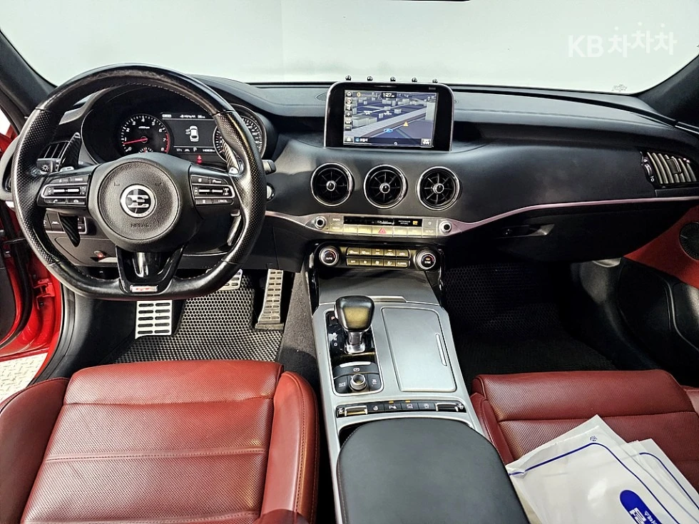 Kia Stinger 3.3L twin-turbo V6 GT, снимка 8 - Автомобили и джипове - 54833356