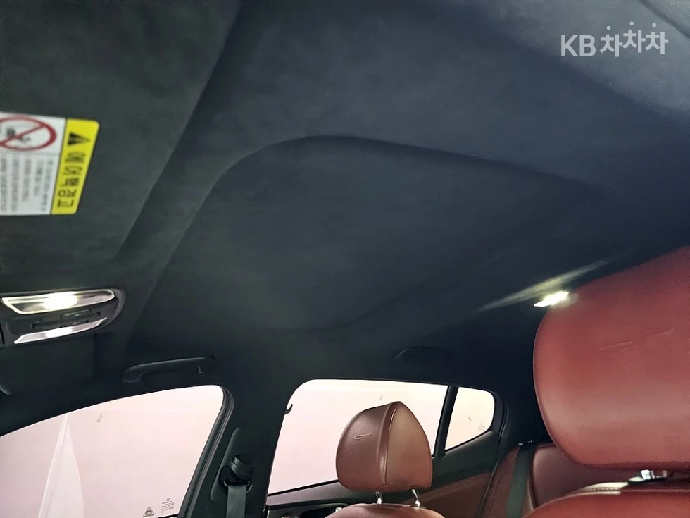 Kia Stinger 3.3L twin-turbo V6 GT, снимка 10 - Автомобили и джипове - 54833356
