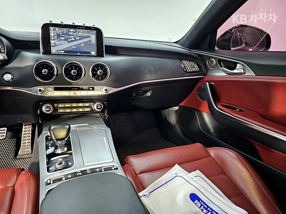 Kia Stinger 3.3L twin-turbo V6 GT, снимка 9 - Автомобили и джипове - 54833356