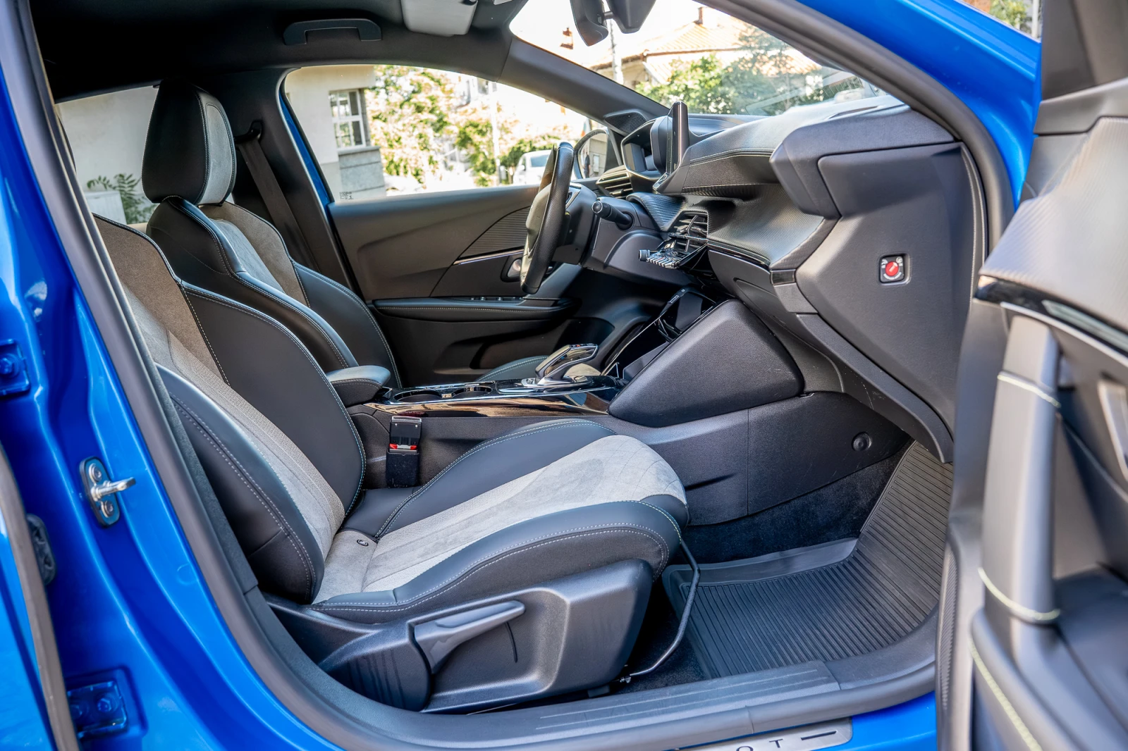 Peugeot 208 e208 GT  50KW, снимка 10 - Автомобили и джипове - 55606583