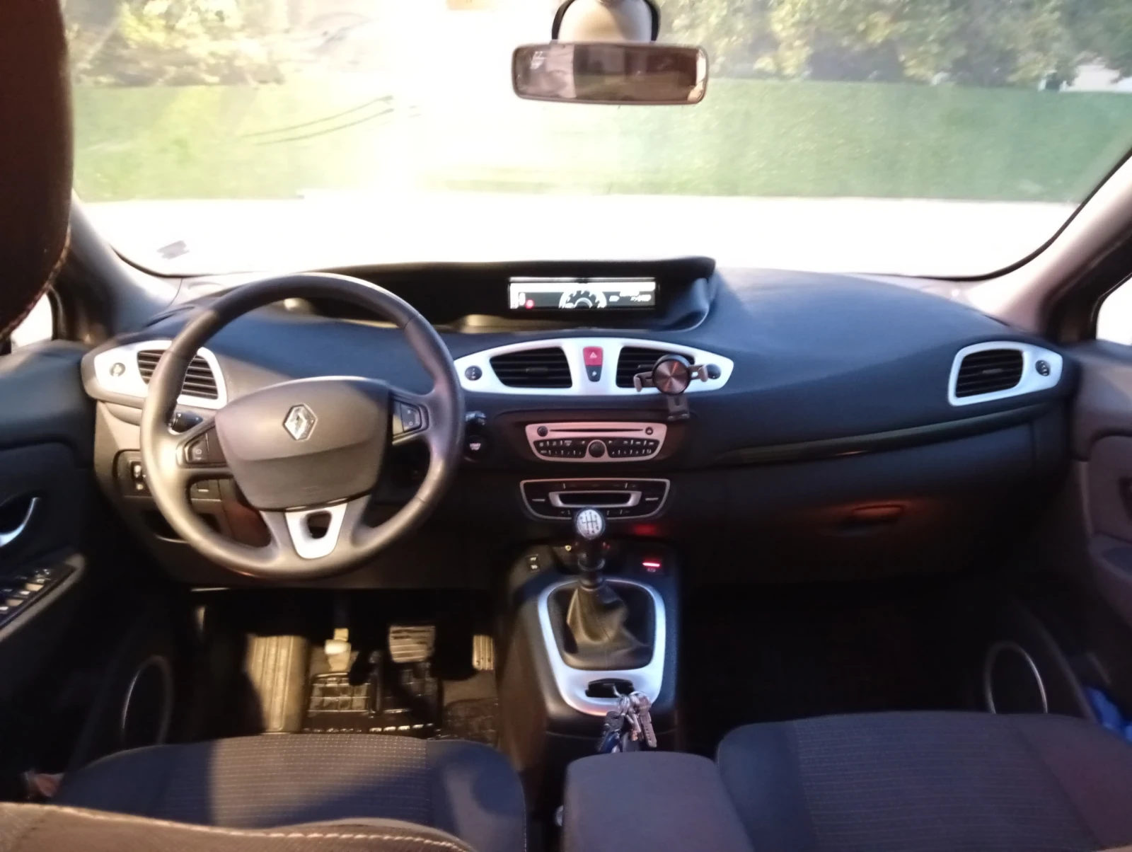 Renault Grand scenic 1.5 DCI 105 к.с. 6+ 1, снимка 8 - Автомобили и джипове - 56133129