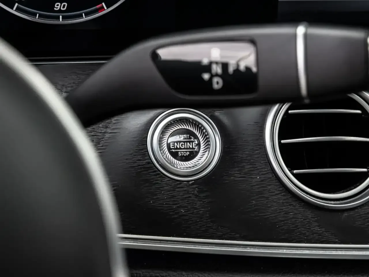 Mercedes-Benz E 450 4MATIC/AMG ПАКЕТ/V6/BiTurbo/5+ 2места, снимка 15 - Автомобили и джипове - 56329081