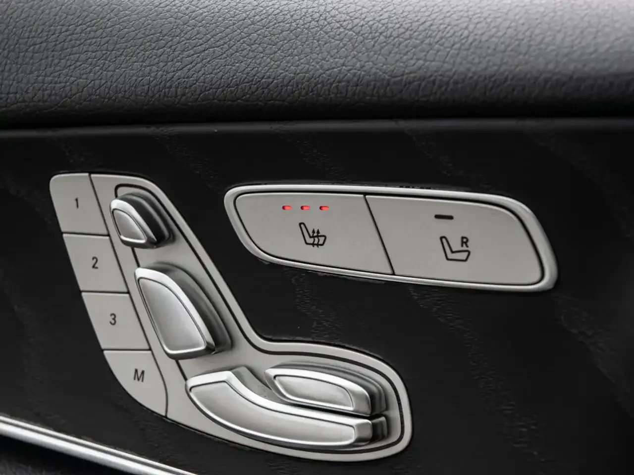 Mercedes-Benz E 450 4MATIC/AMG ПАКЕТ/V6/BiTurbo/5+ 2места, снимка 14 - Автомобили и джипове - 56329081