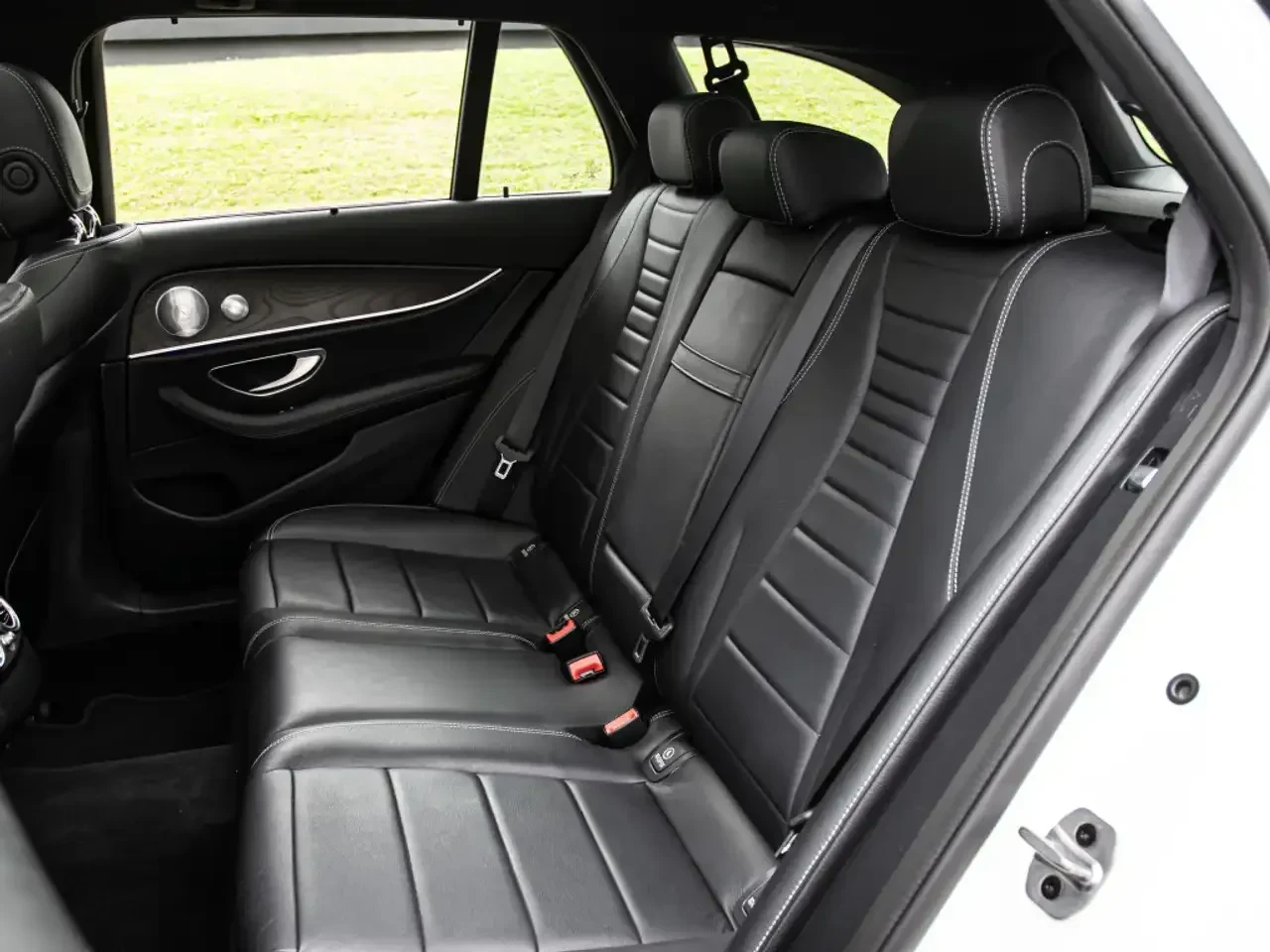 Mercedes-Benz E 450 4MATIC/AMG ПАКЕТ/V6/BiTurbo/5+ 2места, снимка 10 - Автомобили и джипове - 56329081