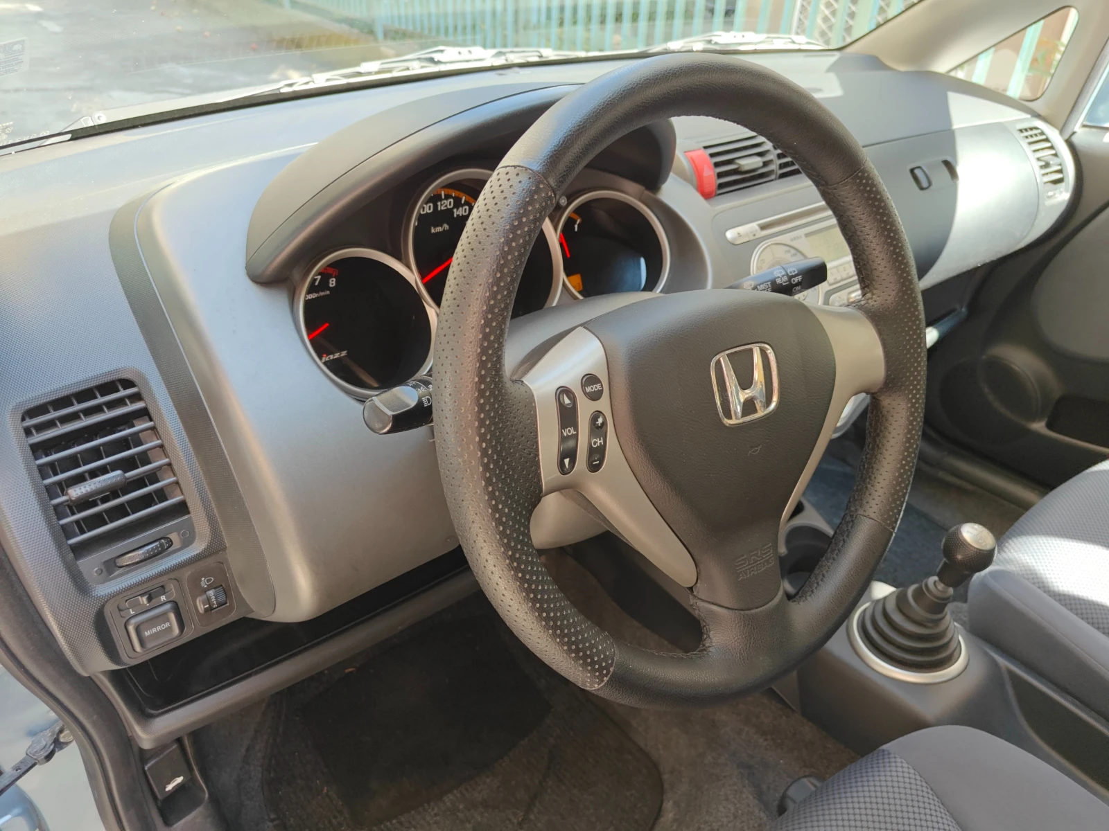 Honda Jazz, снимка 13 - Автомобили и джипове - 56345974