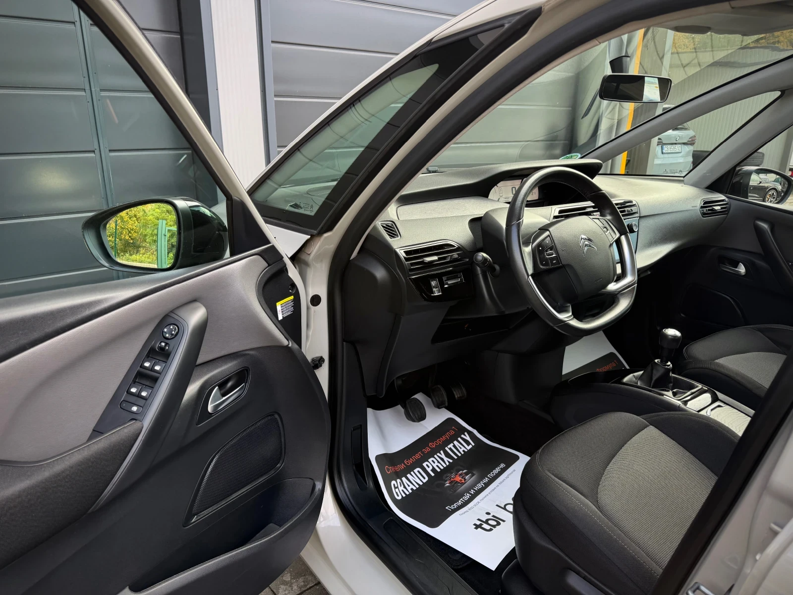 Citroen C4 Picasso 1.2i * NAVI* LED* , снимка 7 - Автомобили и джипове - 56628746