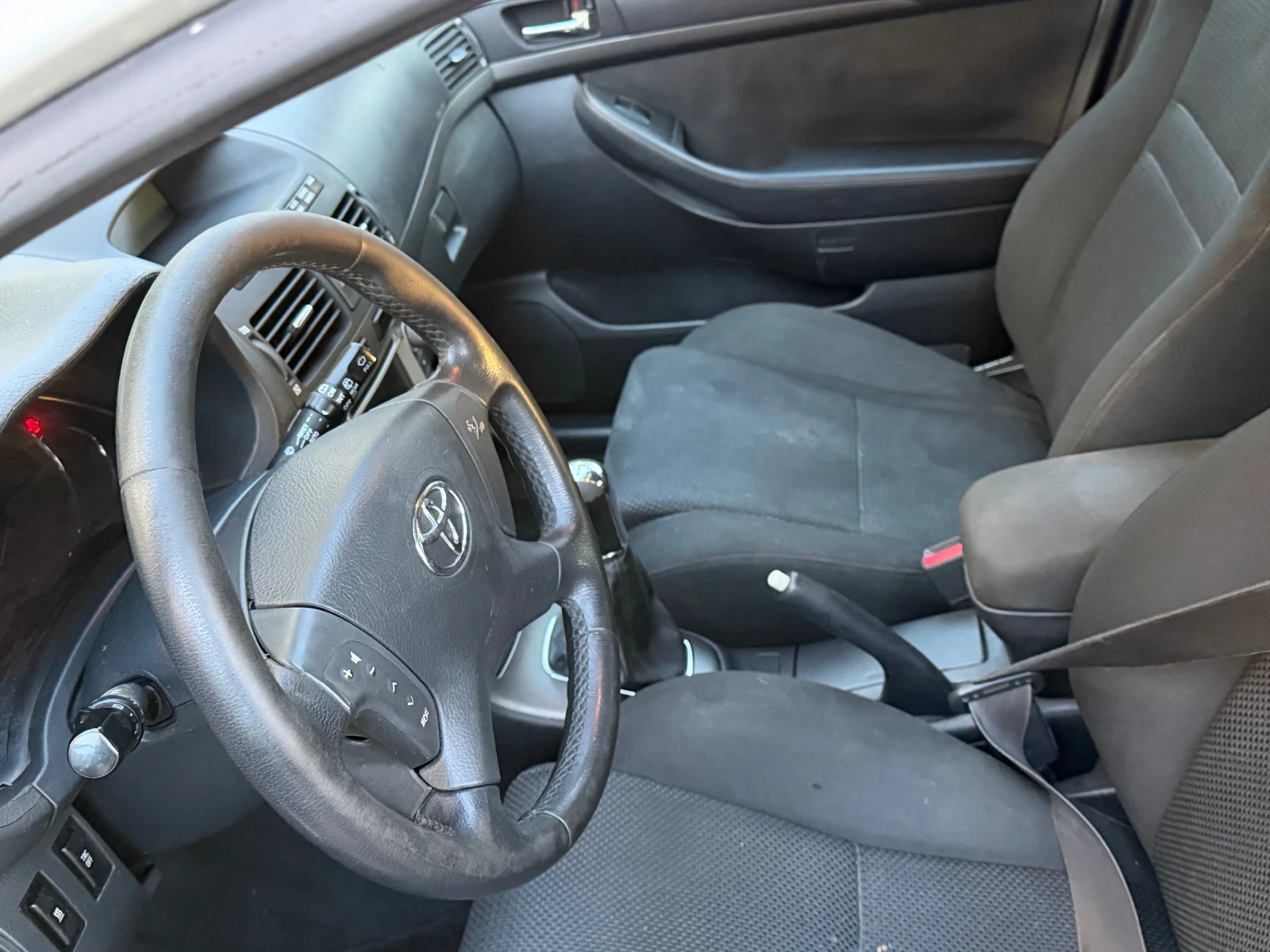 Toyota Avensis 2.0, снимка 6 - Автомобили и джипове - 56663247