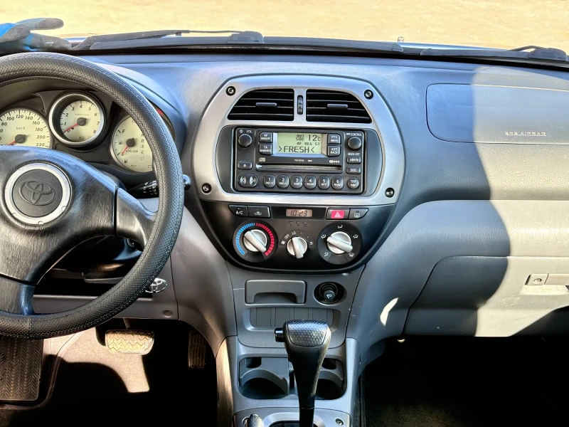 Toyota Rav4 2.0i, снимка 7 - Автомобили и джипове - 47649316