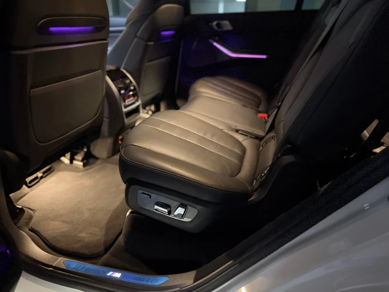 BMW X7 xDrive 4.0i-Mpaket, снимка 10 - Автомобили и джипове - 52172331