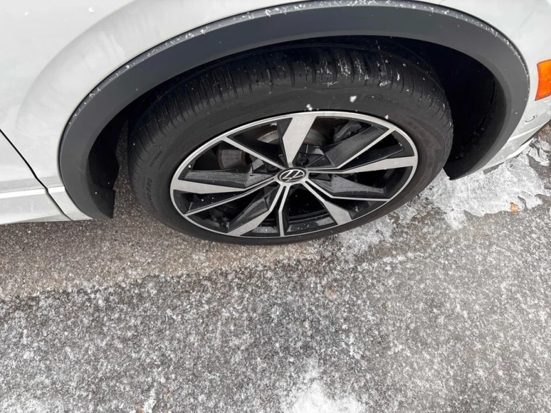 VW Tiguan Highline R Line  CARFAX, снимка 7 - Автомобили и джипове - 53083913