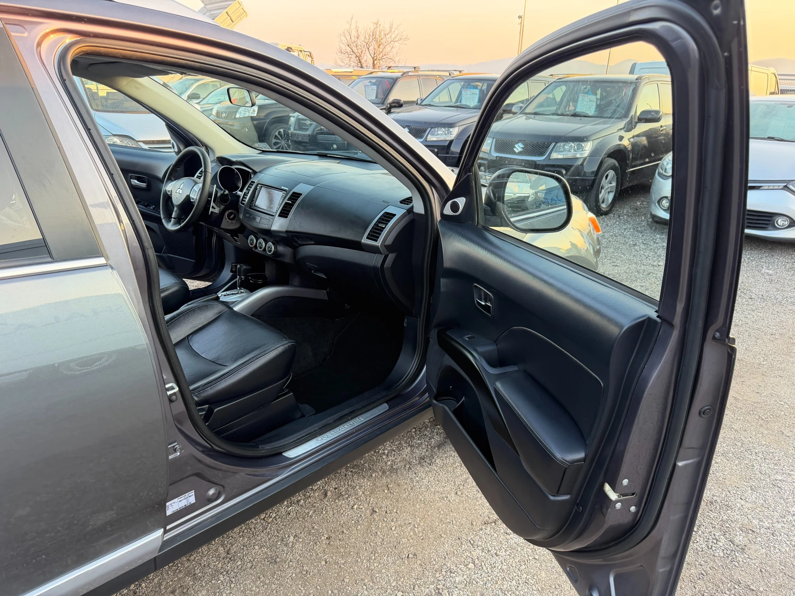 Mitsubishi Outlander 2.4 ГЪРЦИЯ ТОП ТОП ТОП АВТОМАТ, снимка 15 - Автомобили и джипове - 53759449