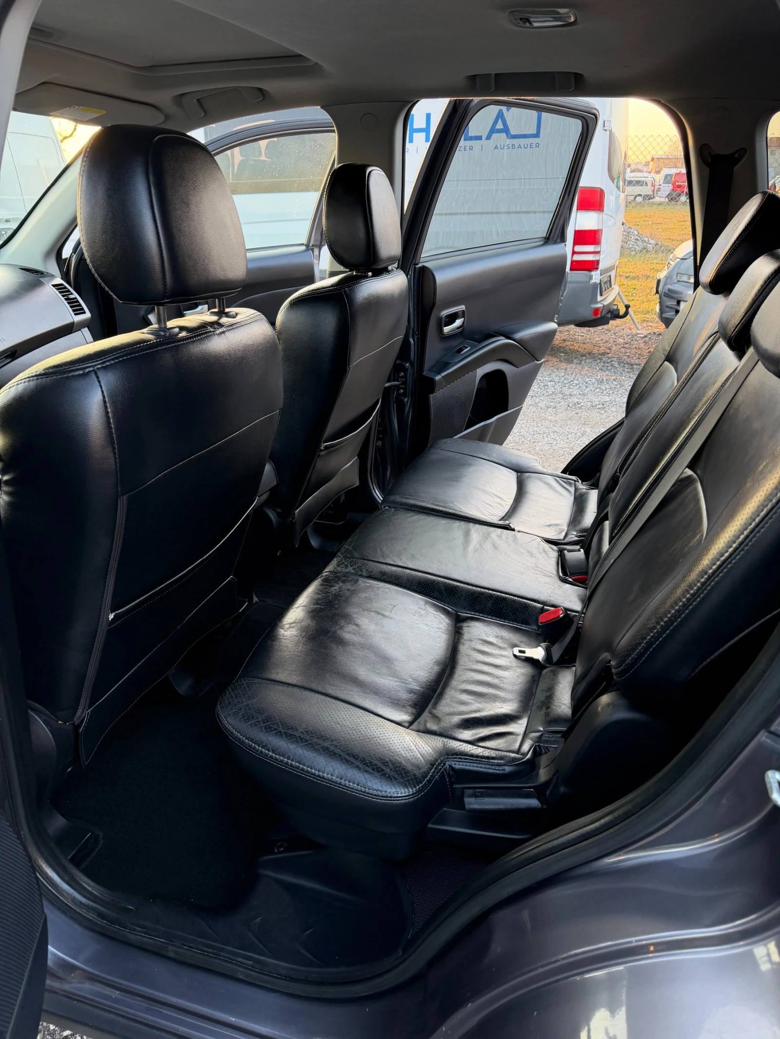 Mitsubishi Outlander 2.4 ГЪРЦИЯ ТОП ТОП ТОП АВТОМАТ, снимка 12 - Автомобили и джипове - 53759449