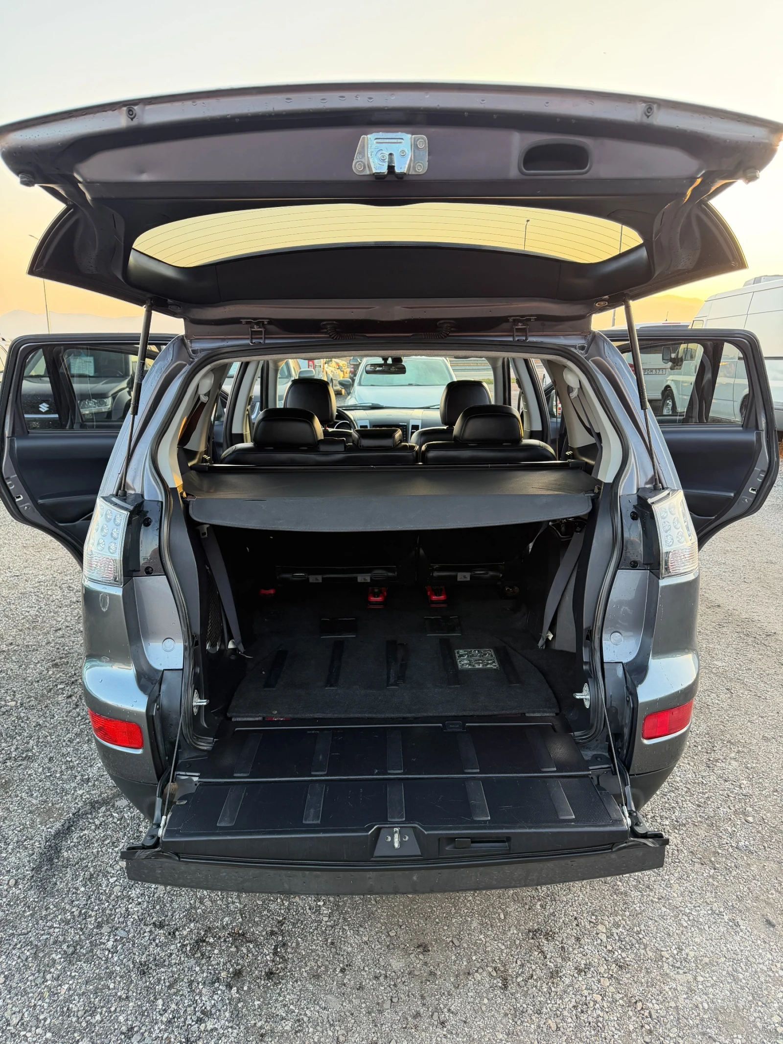 Mitsubishi Outlander 2.4 ГЪРЦИЯ ТОП ТОП ТОП АВТОМАТ, снимка 13 - Автомобили и джипове - 53759449