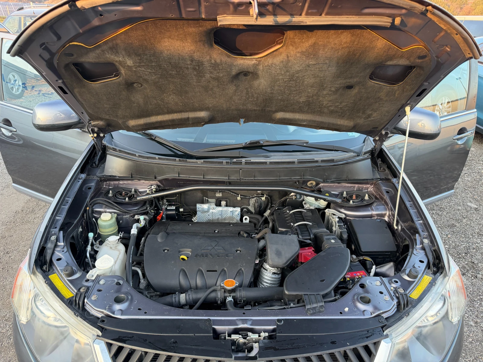 Mitsubishi Outlander 2.4 ГЪРЦИЯ ТОП ТОП ТОП АВТОМАТ, снимка 17 - Автомобили и джипове - 53759449