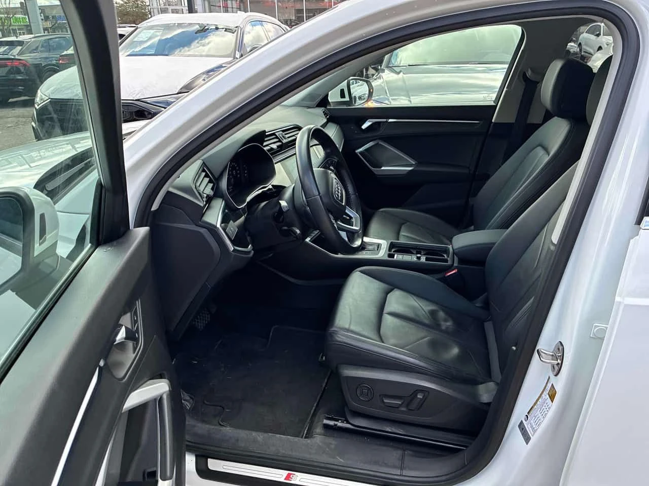 Audi Q3 PROGRESSIV/CARFAX/ПАНОРАМА/ПОДГРЕВИ/ГУМИ+ ДЖАНТИ , снимка 7 - Автомобили и джипове - 53831492