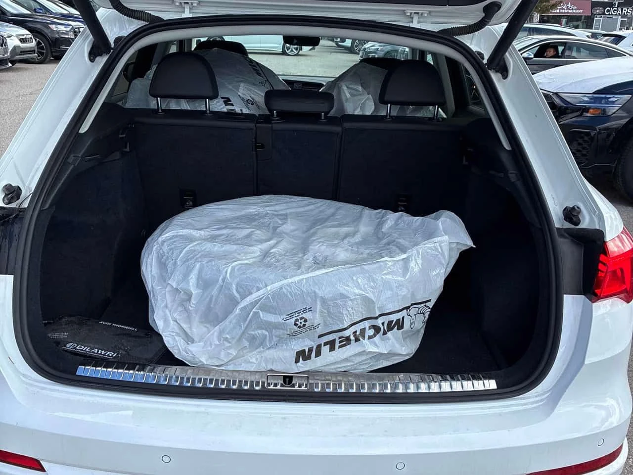 Audi Q3 PROGRESSIV/CARFAX/ПАНОРАМА/ПОДГРЕВИ/ГУМИ+ ДЖАНТИ , снимка 11 - Автомобили и джипове - 53831492