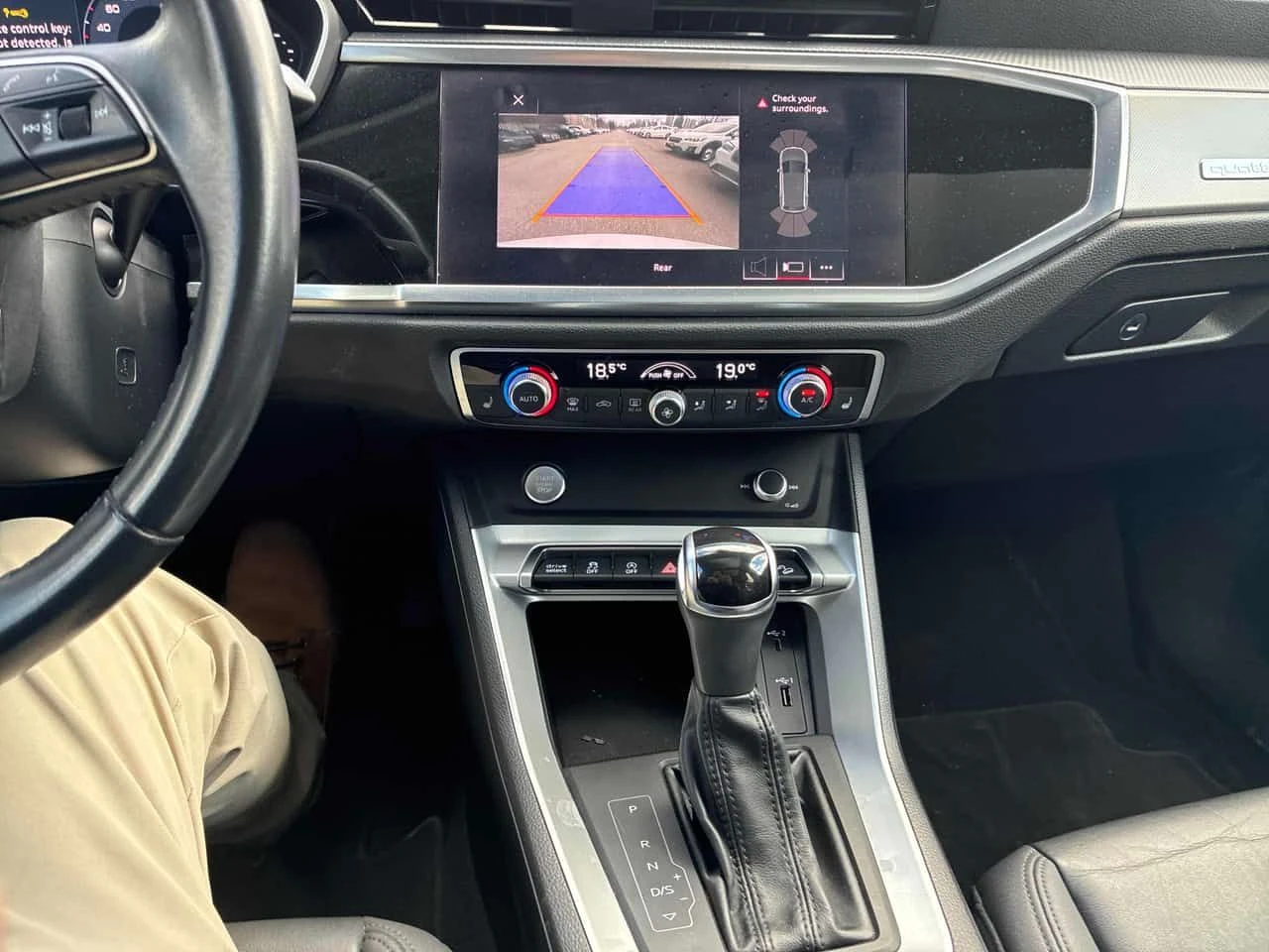 Audi Q3 PROGRESSIV/CARFAX/ПАНОРАМА/ПОДГРЕВИ/ГУМИ+ ДЖАНТИ , снимка 9 - Автомобили и джипове - 53831492