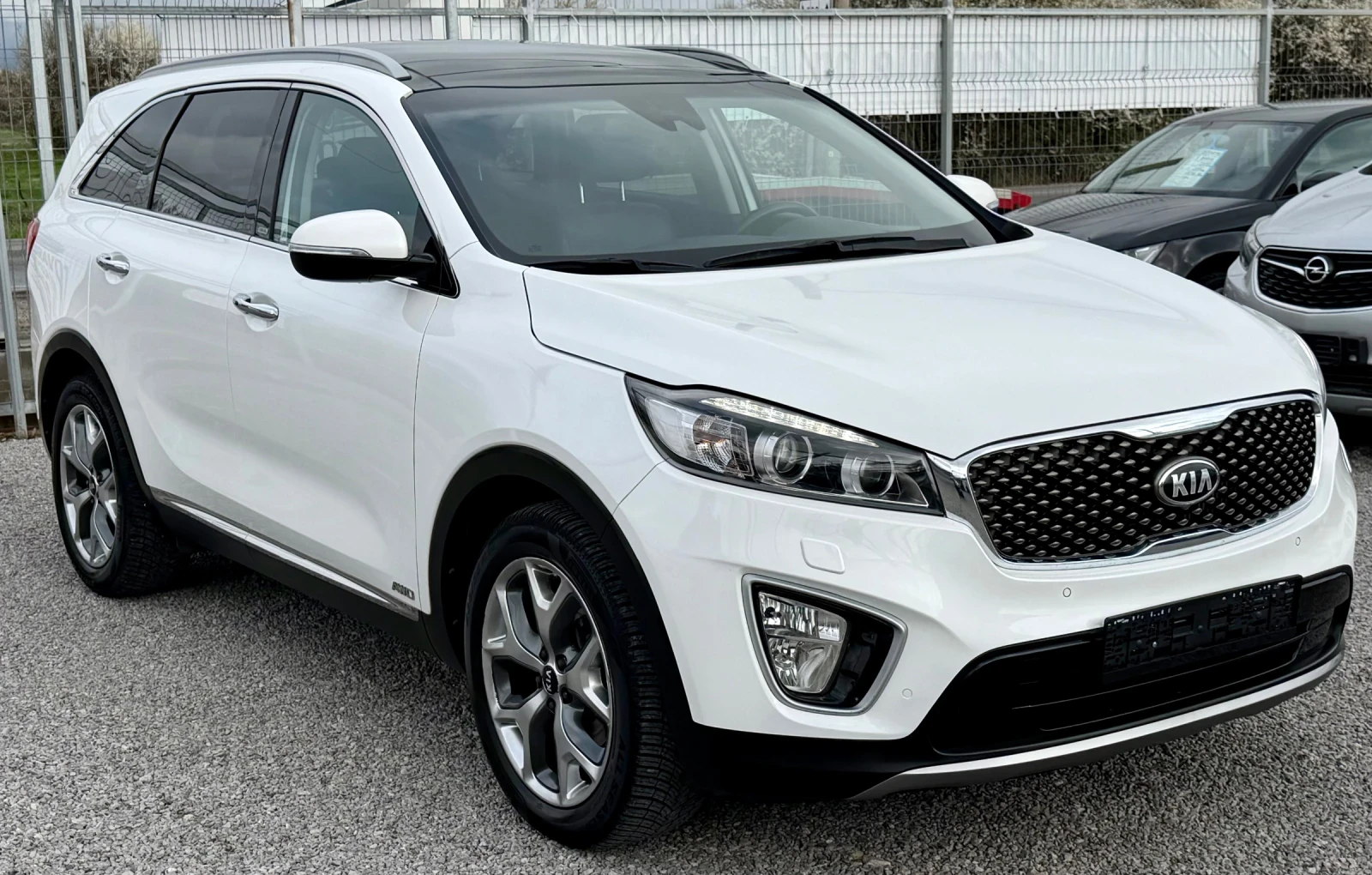 Kia Sorento Всички екстри! Топ състояние!, снимка 2 - Автомобили и джипове - 54079977