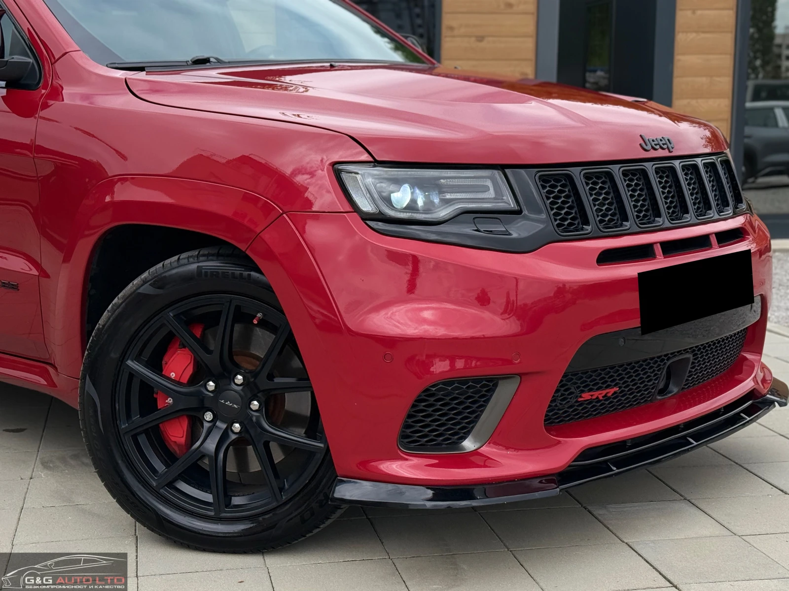 Jeep Grand cherokee SRT/6.4HEMI/V8/376HP/CAM/PANO/NAVI/4X4/BLACKOPTIC, снимка 5 - Автомобили и джипове - 54595079