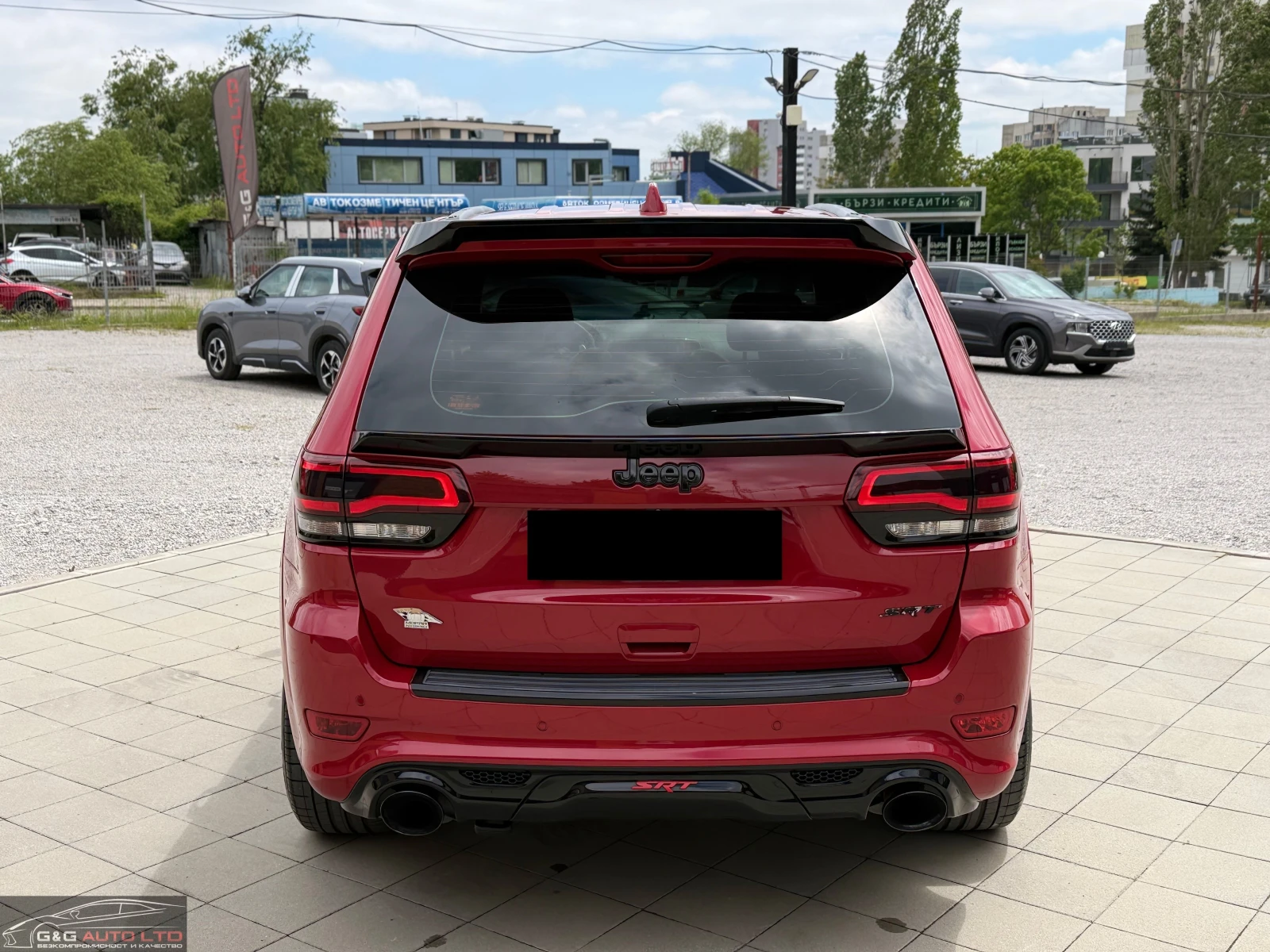Jeep Grand cherokee SRT/6.4HEMI/V8/376HP/CAM/PANO/NAVI/4X4/BLACKOPTIC, снимка 7 - Автомобили и джипове - 54595079