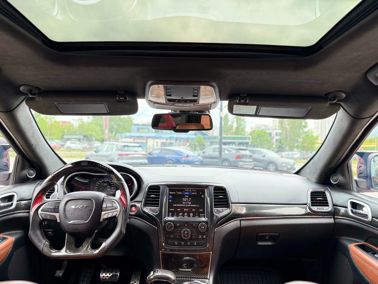 Jeep Grand cherokee SRT/6.4HEMI/V8/376HP/CAM/PANO/NAVI/4X4/BLACKOPTIC, снимка 16 - Автомобили и джипове - 54595079