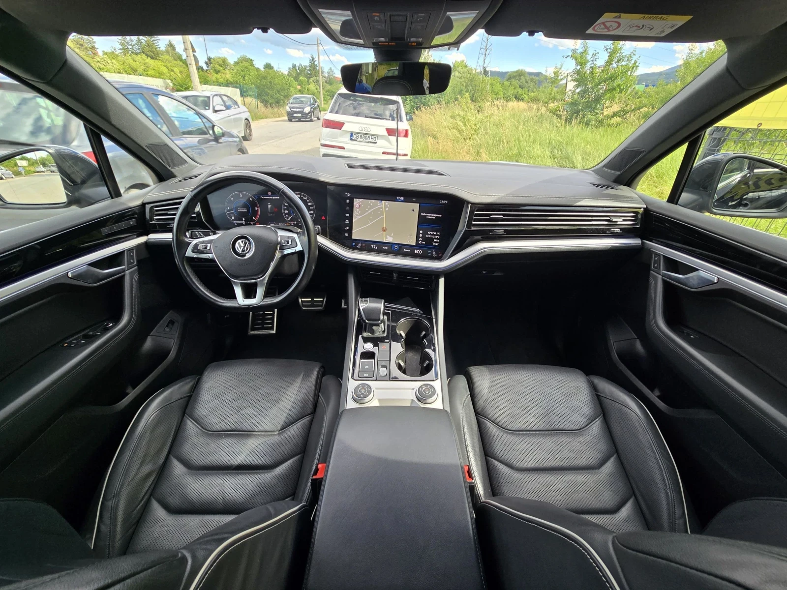VW Touareg 3.0TDI/SPORT/AIR/ЗАВИВАЩ ЗАДЕН МОСТ, снимка 13 - Автомобили и джипове - 54916450