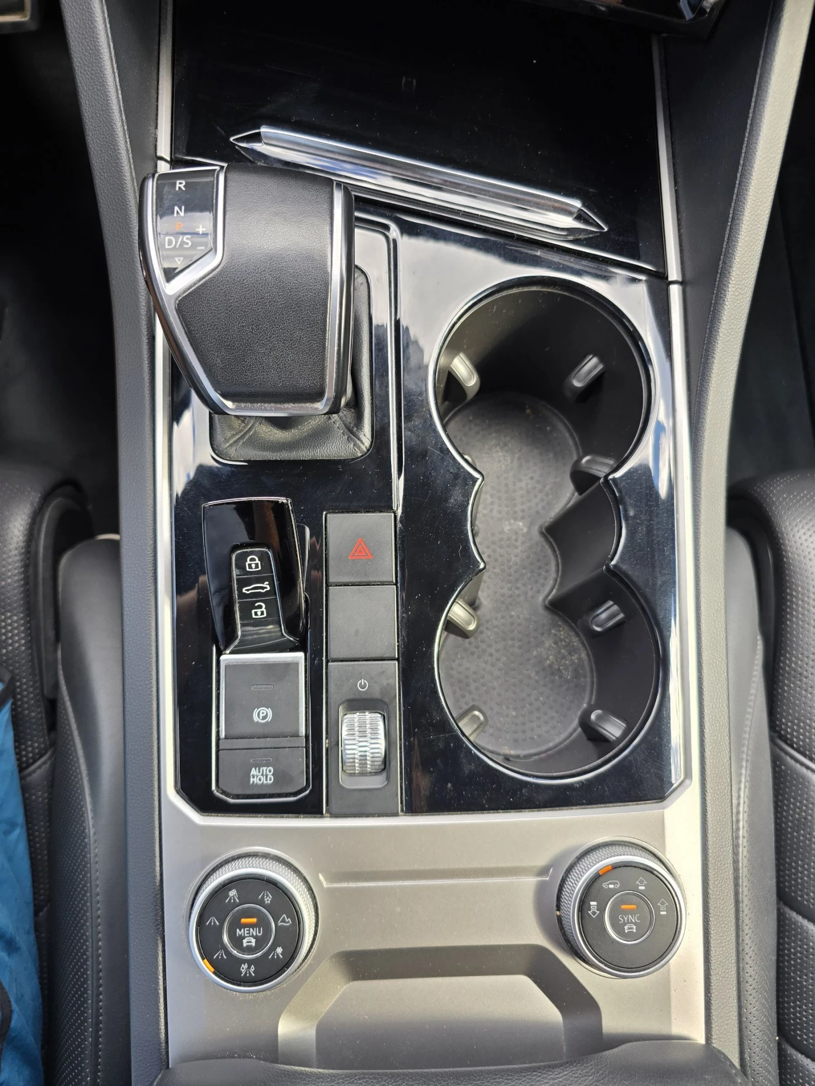 VW Touareg 3.0TDI/SPORT/AIR/ЗАВИВАЩ ЗАДЕН МОСТ, снимка 14 - Автомобили и джипове - 54916450