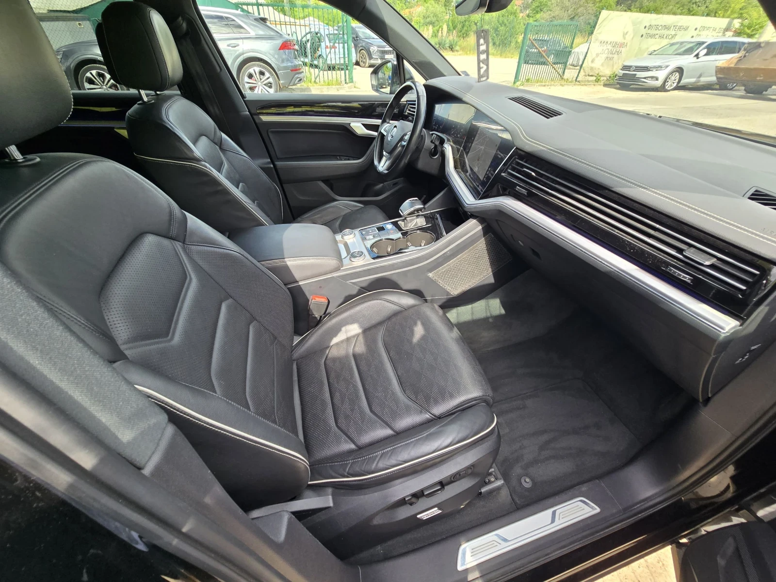 VW Touareg 3.0TDI/SPORT/AIR/ЗАВИВАЩ ЗАДЕН МОСТ, снимка 12 - Автомобили и джипове - 54916450