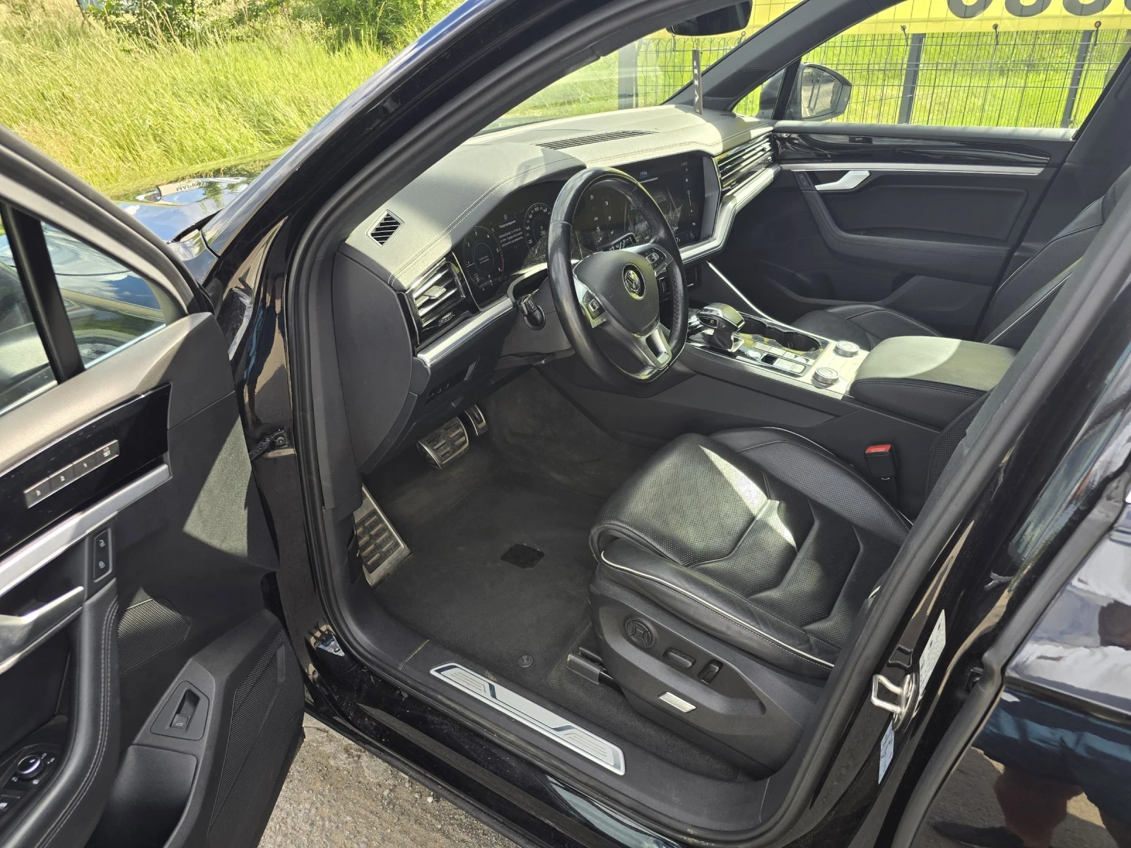 VW Touareg 3.0TDI/SPORT/AIR/ЗАВИВАЩ ЗАДЕН МОСТ, снимка 7 - Автомобили и джипове - 54916450