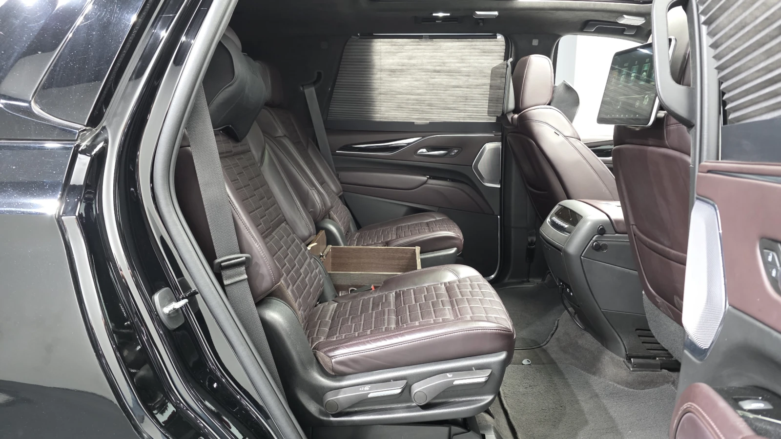 Cadillac Escalade 6.2* ЕЛ. БАГАЖНИК* SOFT CLOSE* HUD* 360* КРАЙНА ЦЕ, снимка 12 - Автомобили и джипове - 55593990