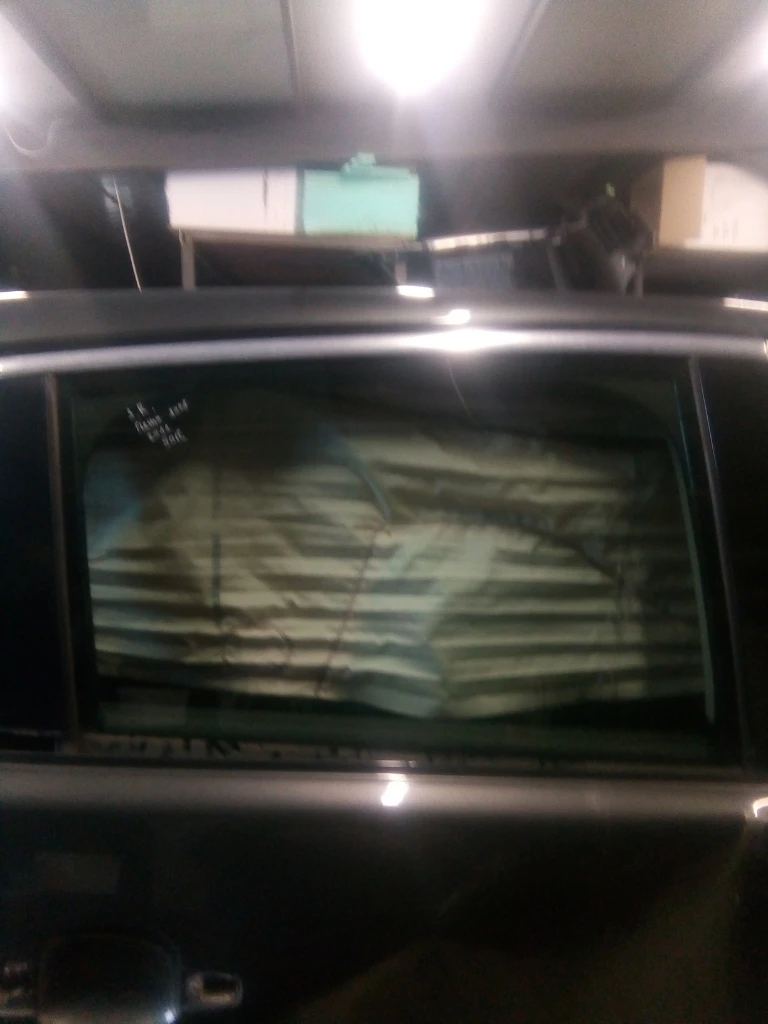 задно дясно стъкло Пежо 3008