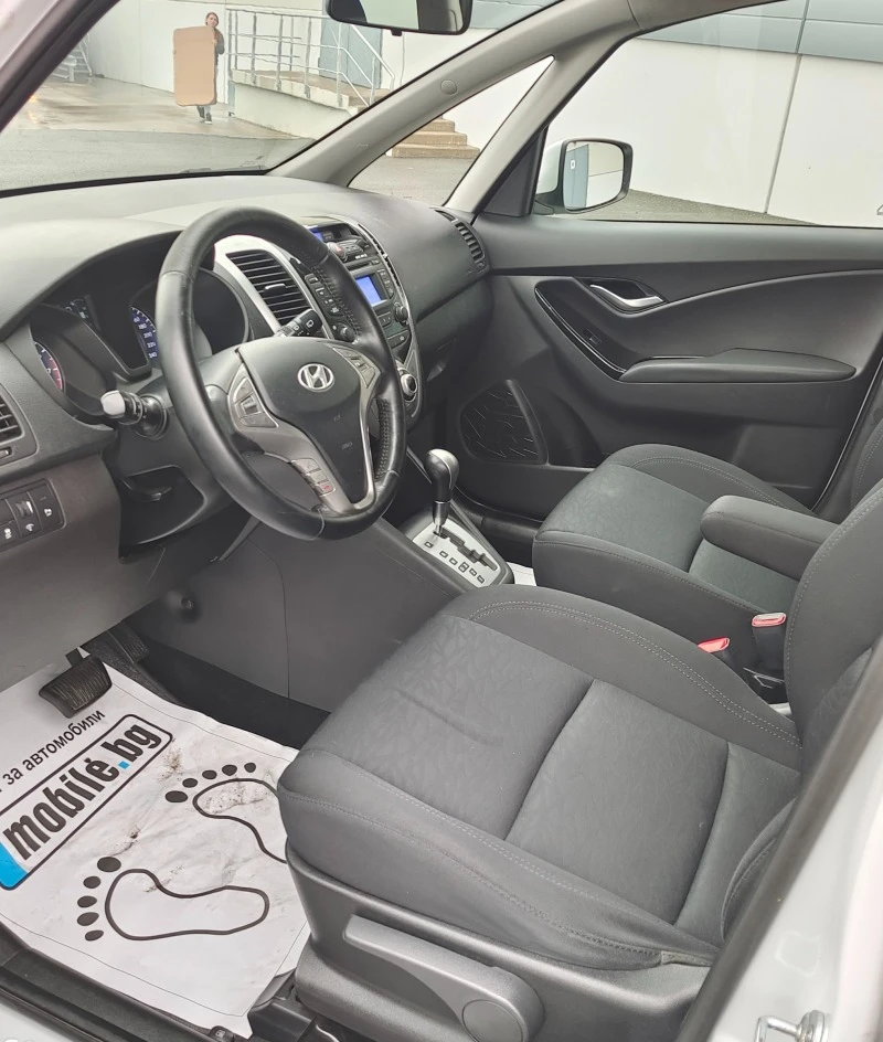 Hyundai Ix20 1.6i 16V Swiss Aut., снимка 13 - Автомобили и джипове - 42932371