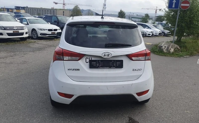 Hyundai Ix20 1.6i 16V Swiss Aut., снимка 2 - Автомобили и джипове - 42932371