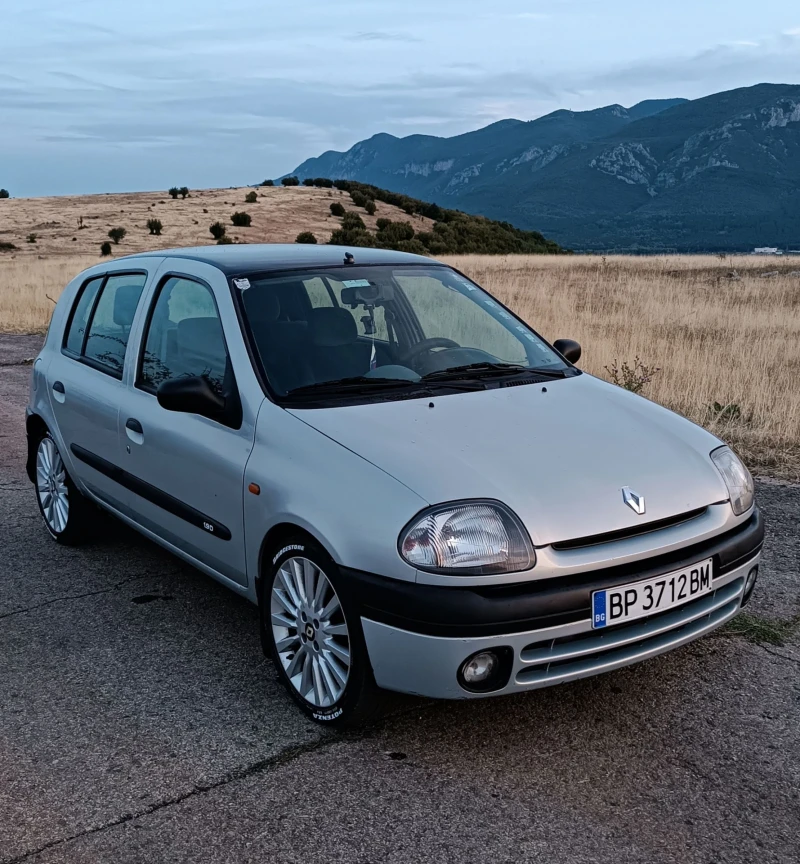 Renault Clio, снимка 1 - Автомобили и джипове - 46860294