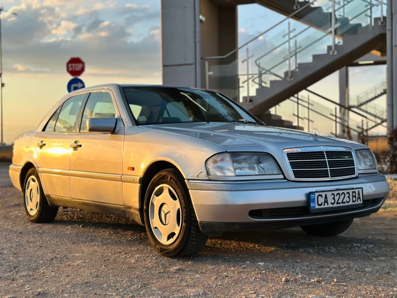 Mercedes-Benz C 180, снимка 2 - Автомобили и джипове - 47597627