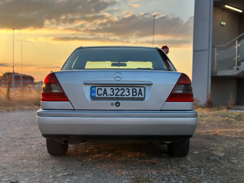 Mercedes-Benz C 180, снимка 4 - Автомобили и джипове - 47597627