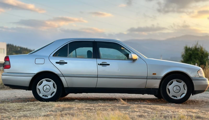 Mercedes-Benz C 180, снимка 13 - Автомобили и джипове - 47683756