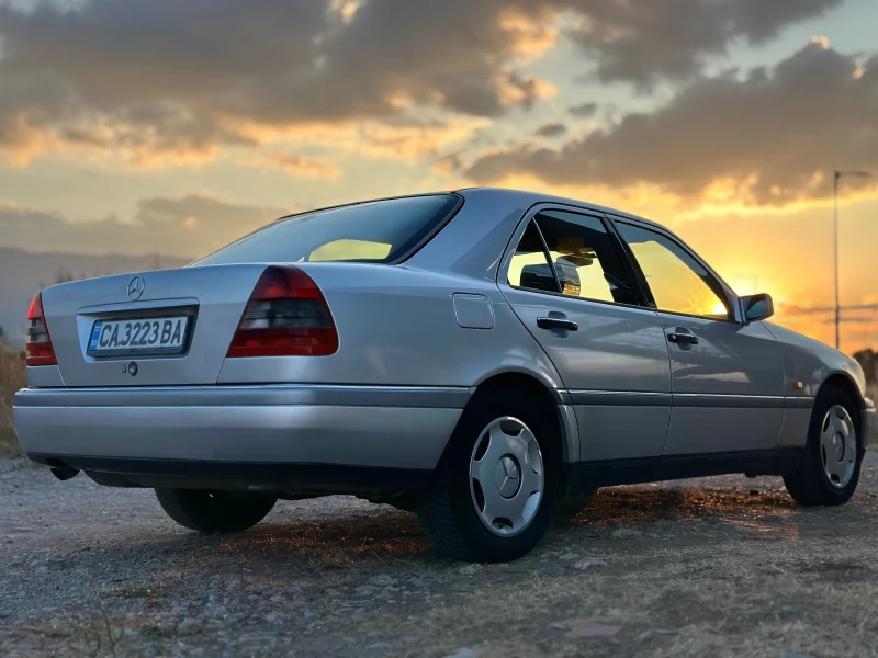 Mercedes-Benz C 180, снимка 5 - Автомобили и джипове - 47597627