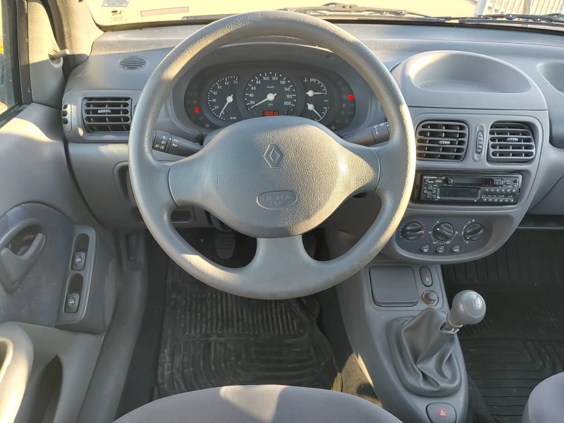 Renault Clio 1.4i-Всичко платено!, снимка 7 - Автомобили и джипове - 48368997